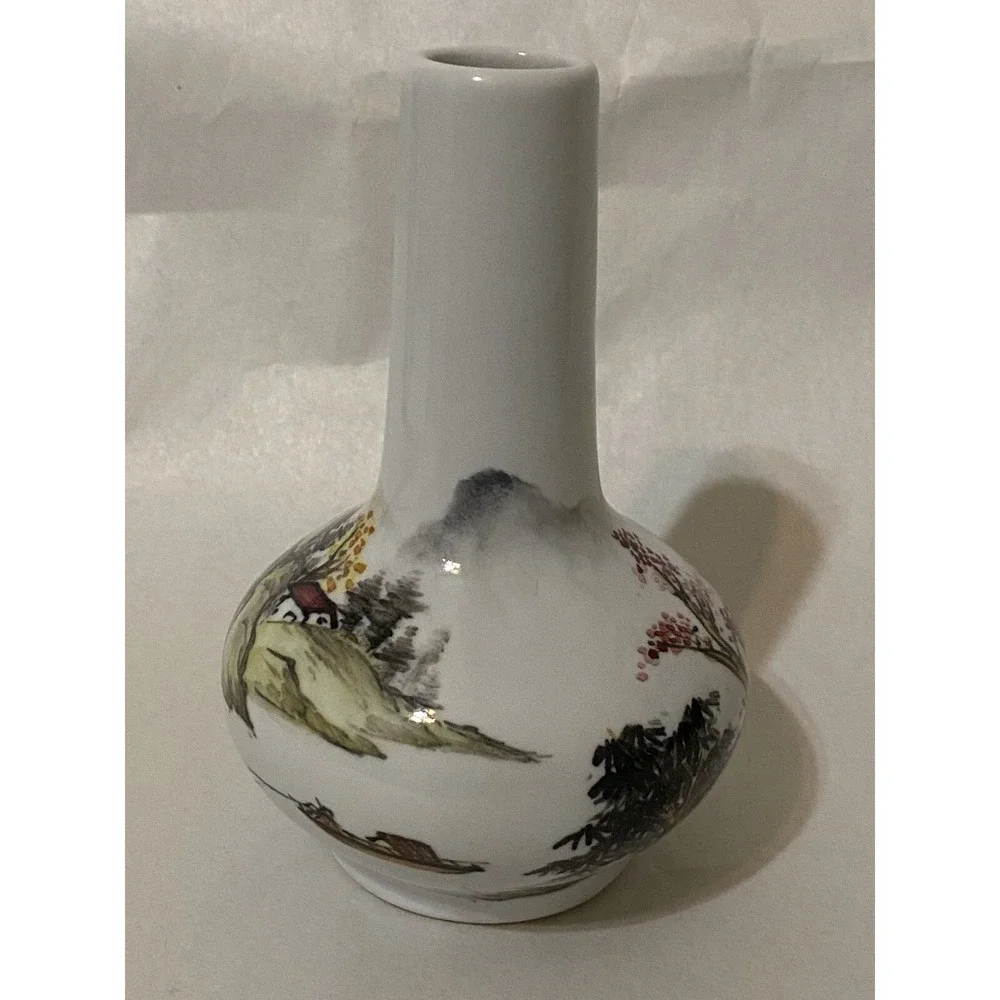 Japanese Style Vintage Vase made in Taiwan R.O.C.‎ 5.5 inches tall 3.5 wide